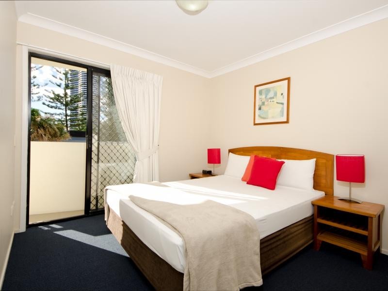 9 Margaret Avenue, Broadbeach QLD 4218