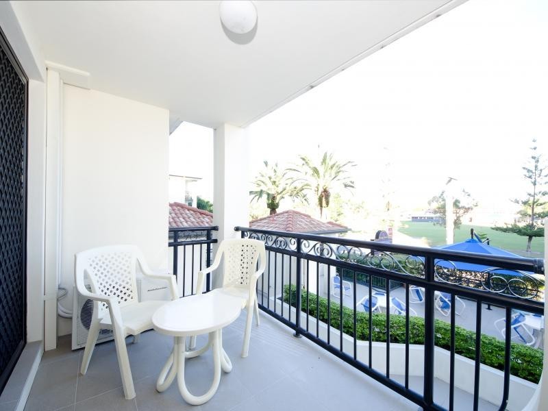 9 Margaret Avenue, Broadbeach QLD 4218