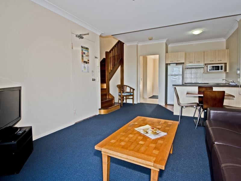 9 Margaret Avenue, Broadbeach QLD 4218