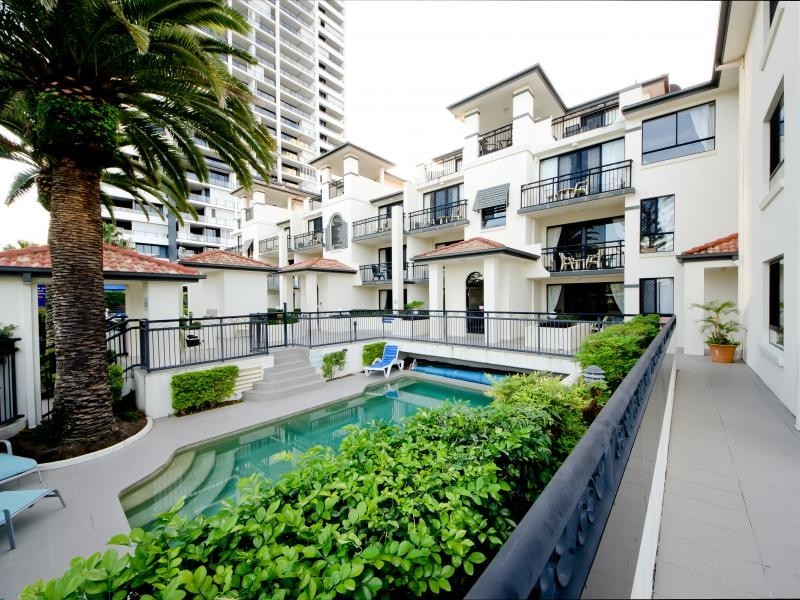 9 Margaret Avenue, Broadbeach QLD 4218