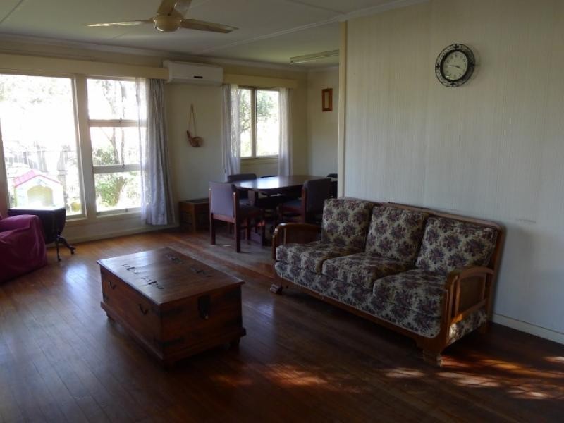 1087 Oxley Road, Oxley QLD 4075