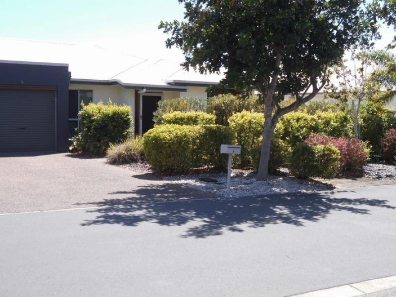 230 Pulgul St, Urangan QLD 4655