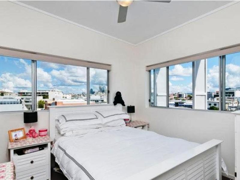 19 Master Street, Newstead QLD 4006