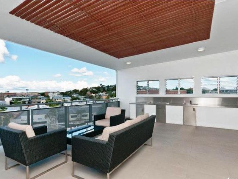 19 Master Street, Newstead QLD 4006