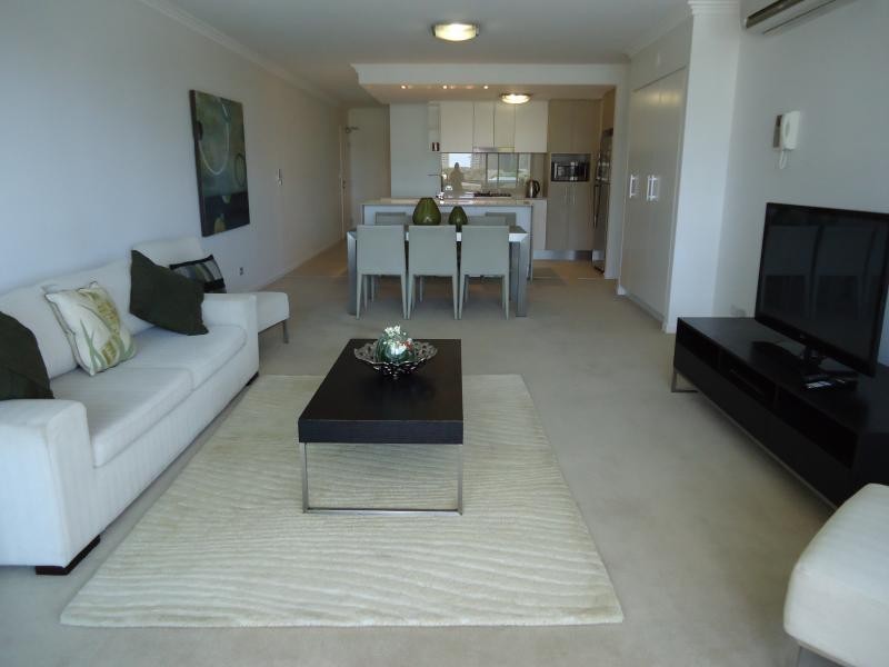 53 Darrambal, Chevron Island QLD 4217