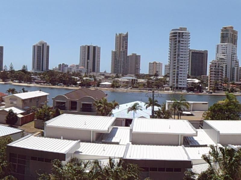 53 Darrambal, Chevron Island QLD 4217