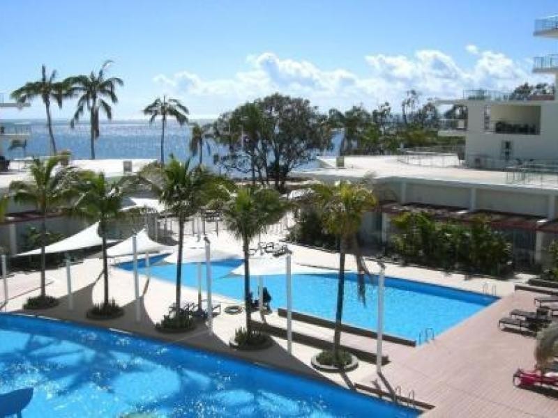 569-571 The Esplanade, Urangan QLD 4655