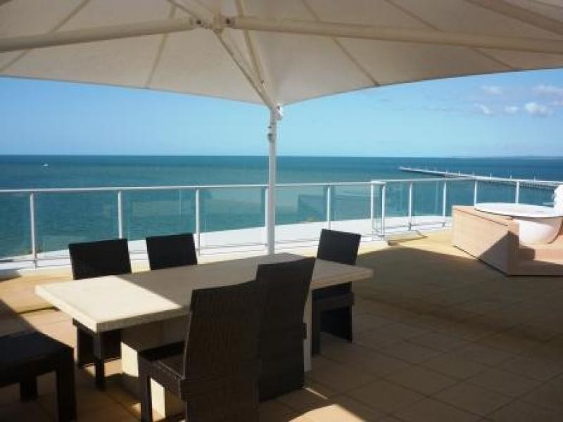 569-571 The Esplanade, Urangan QLD 4655