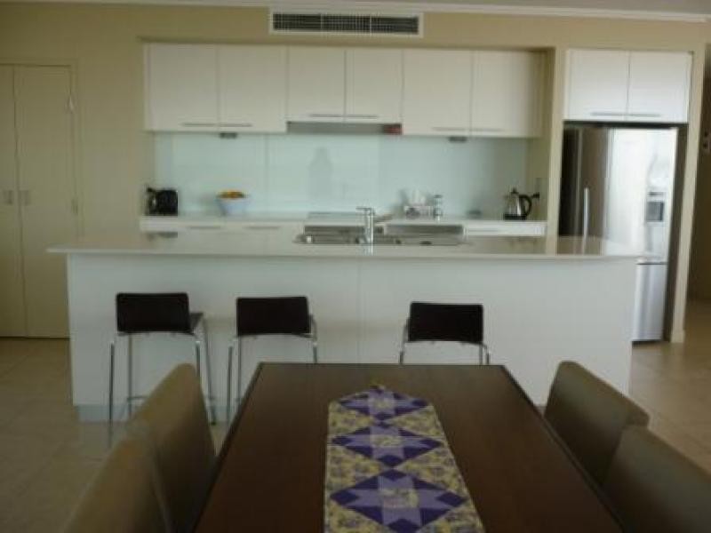 569-571 The Esplanade, Urangan QLD 4655