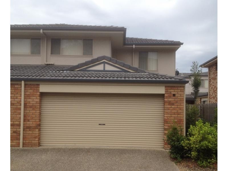 100 OAKMONT AVENUE, Oxley QLD 4075