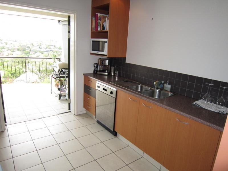 70 Norman Crescent, Norman Park QLD 4170