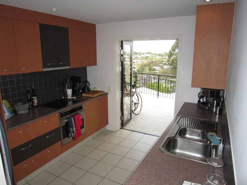 70 Norman Crescent, Norman Park QLD 4170