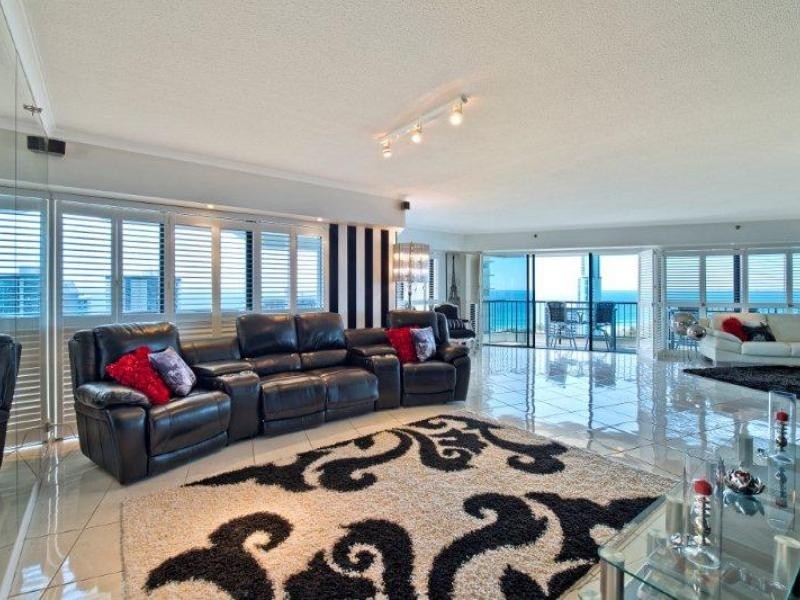 24 Breaker Street, Main Beach QLD 4217