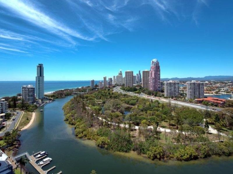 24 Breaker Street, Main Beach QLD 4217
