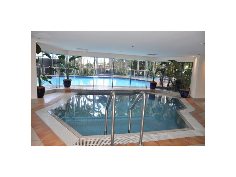 24 Breaker Street, Main Beach QLD 4217