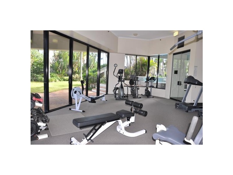 24 Breaker Street, Main Beach QLD 4217