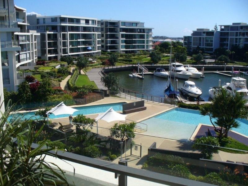 323 Bayview Street, Hollywell QLD 4216