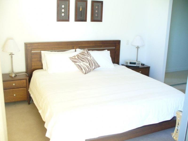 323 Bayview Street, Hollywell QLD 4216