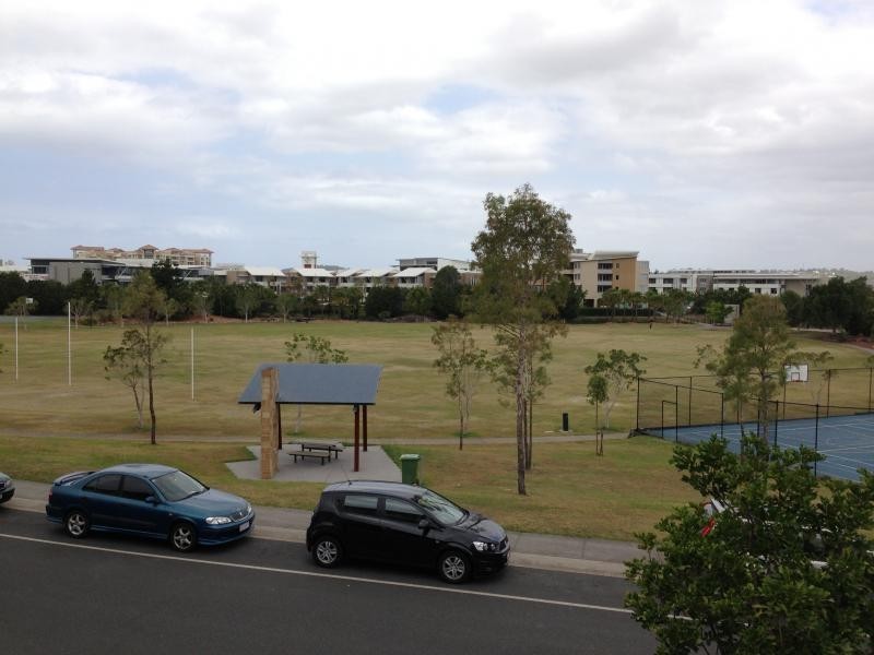 98 University Drive, Varsity Lakes QLD 4227