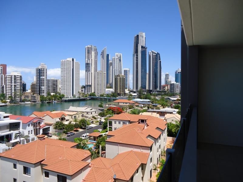 53 Darrambal, Chevron Island QLD 4217