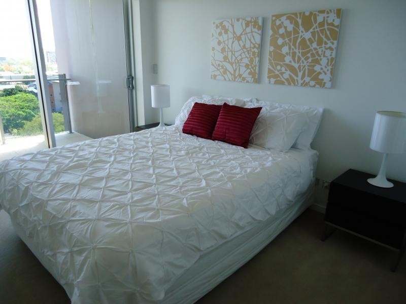 53 Darrambal, Chevron Island QLD 4217