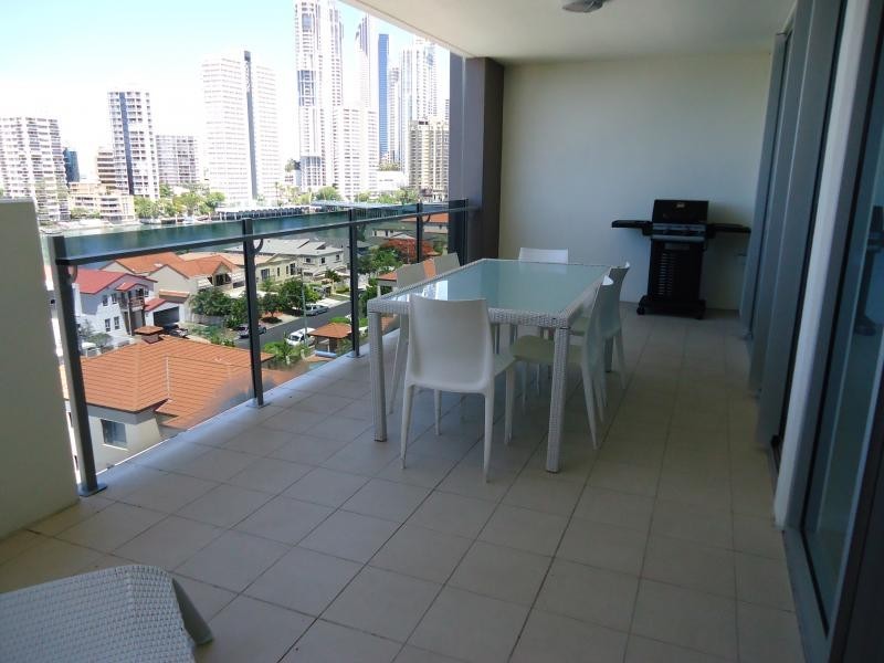 53 Darrambal, Chevron Island QLD 4217