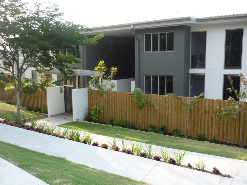 11 Riding Road, Hawthorne QLD 4171