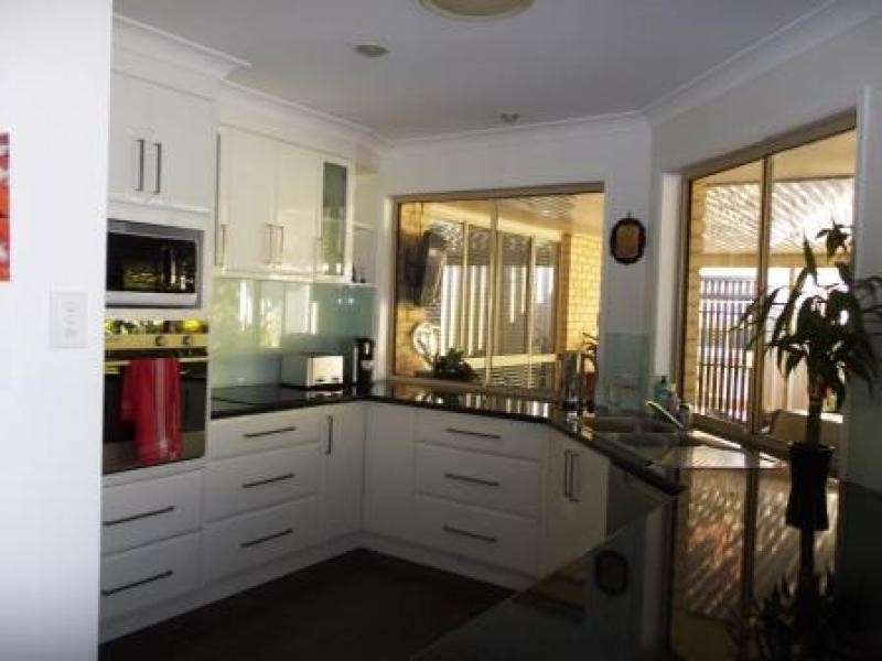 14 Neisler Crt, Kawungan QLD 4655