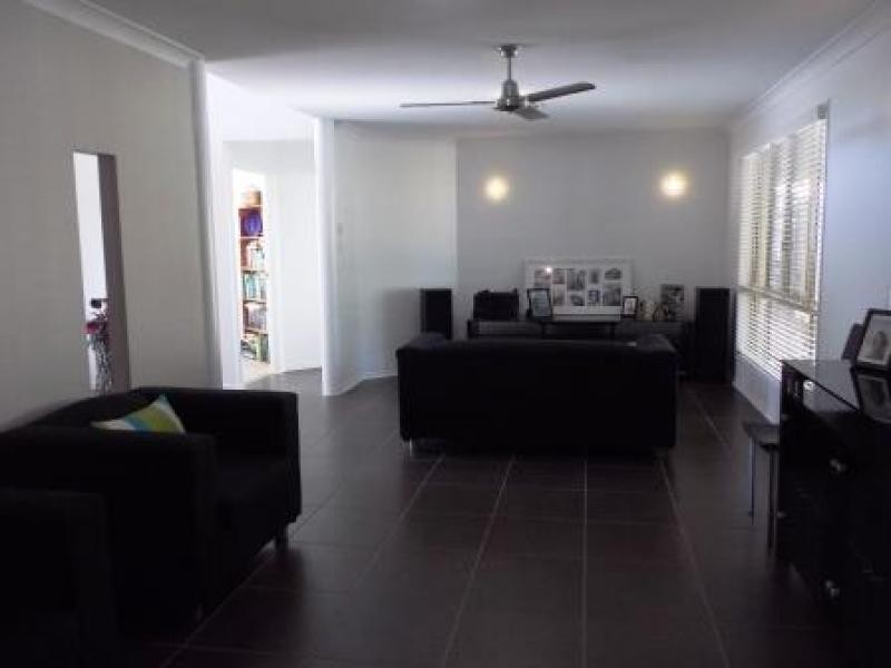 14 Neisler Crt, Kawungan QLD 4655