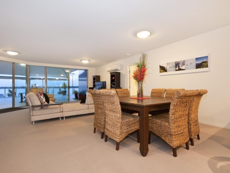 14 Oxley Ave, Woody Point QLD 4019