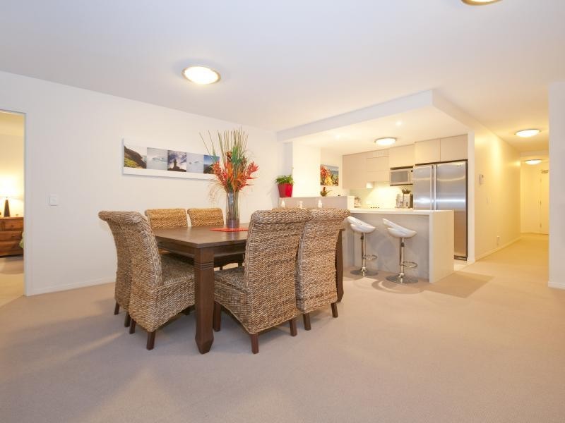 14 Oxley Ave, Woody Point QLD 4019