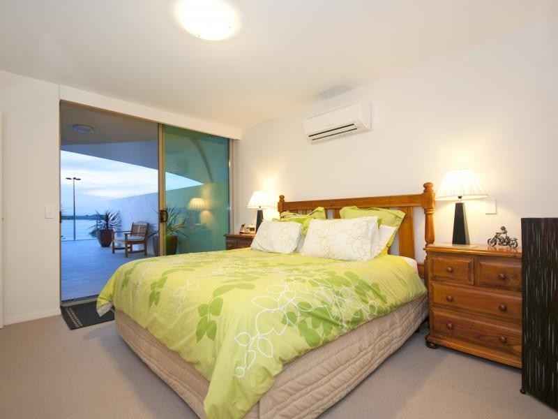14 Oxley Ave, Woody Point QLD 4019
