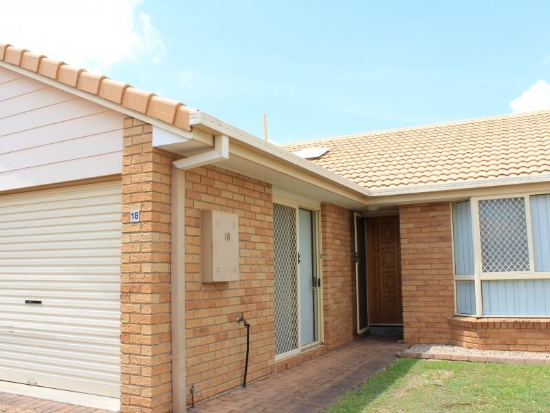 30 Meadowlands Rd, Carindale QLD 4152