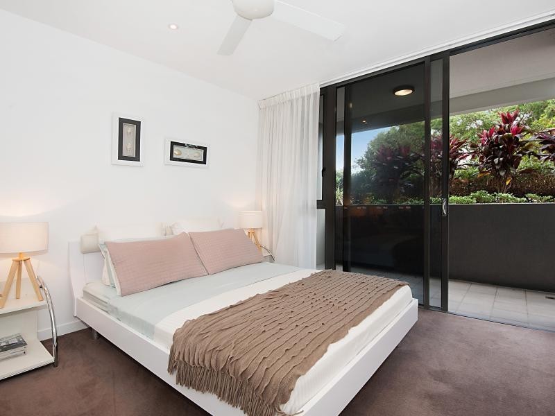 323 Bayview Street, Hollywell QLD 4216