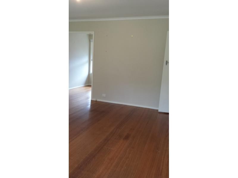 121 Cambridge Rd, Mooroolbark VIC 3138