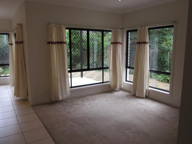 16 Surbiton Court, Carindale QLD 4152