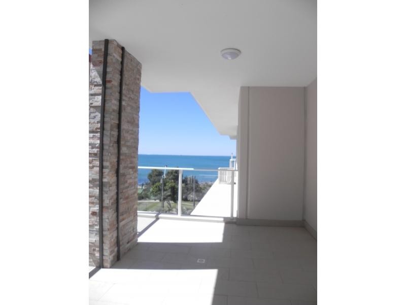 87 Marine Parade, Redcliffe QLD 4020