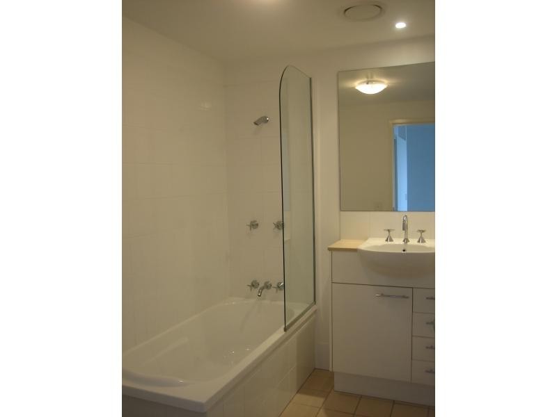 98 University Drive, Varsity Lakes QLD 4227