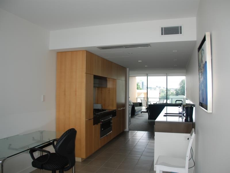 10 Pidgeon Close, West End QLD 4101