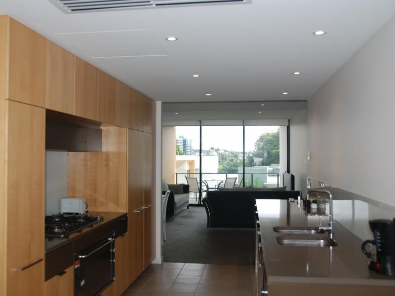 10 Pidgeon Close, West End QLD 4101