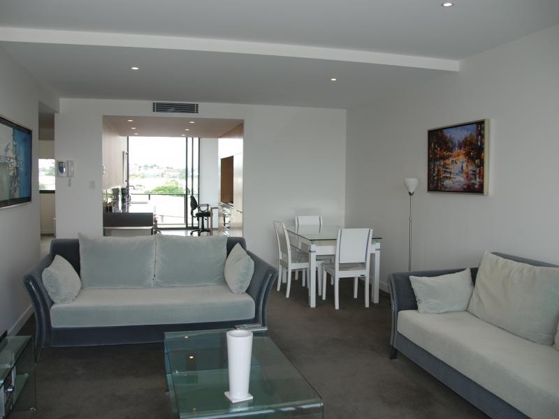 10 Pidgeon Close, West End QLD 4101