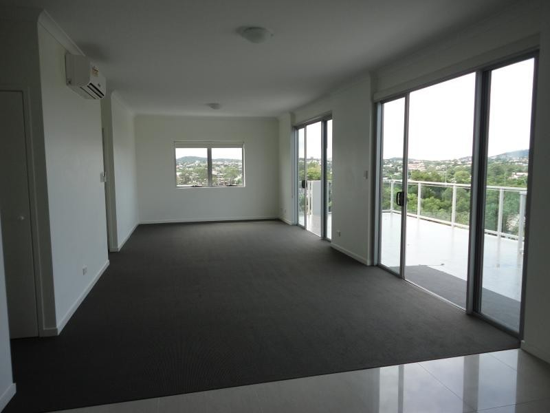 28 Carl Street, Woolloongabba QLD 4102