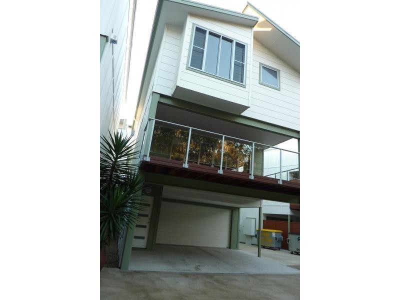 28 CASTELLO CIRCUIT, Varsity Lakes QLD 4227