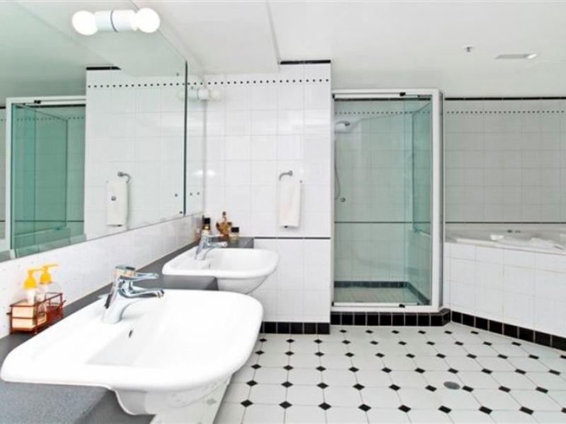 Paradise Waters QLD 4217