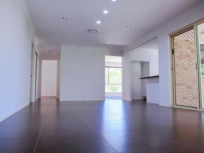 7 Watford Cres, Molendinar QLD 4214