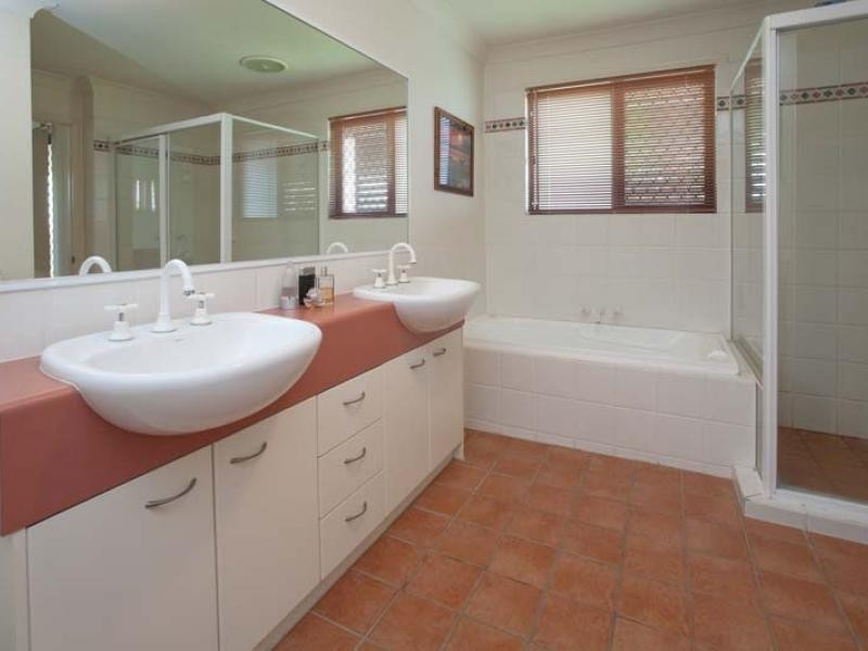 110 Scrub Rd, Carindale QLD 4152