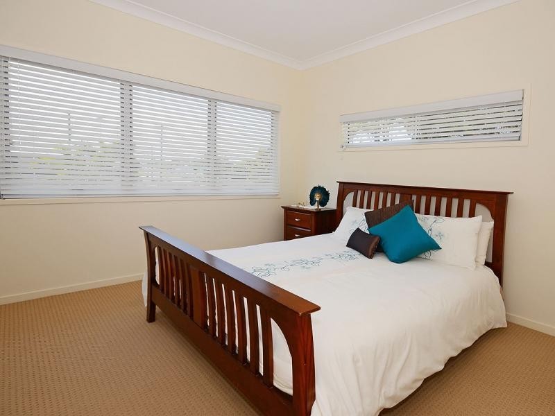 71 Elizabeth st, Urangan QLD 4655