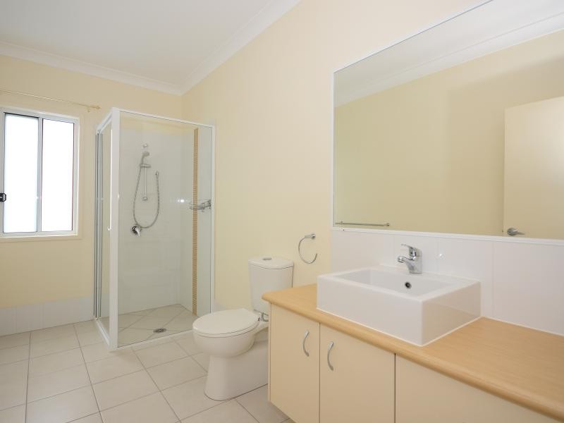 71 Elizabeth st, Urangan QLD 4655