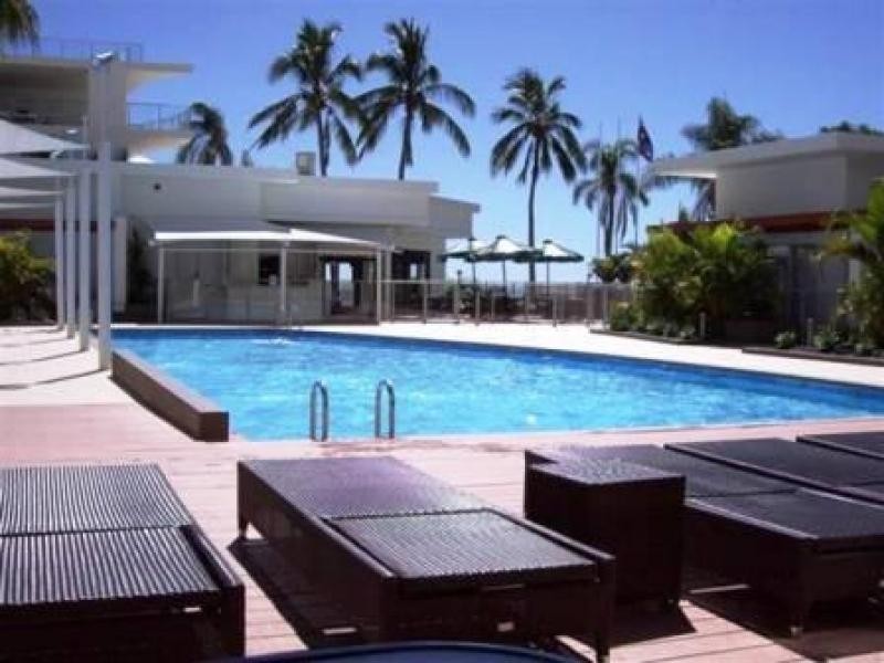 569-571 The Esplanade, Urangan QLD 4655