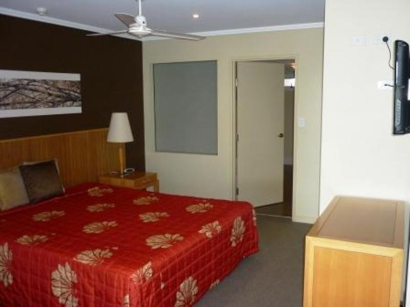 569-571 The Esplanade, Urangan QLD 4655